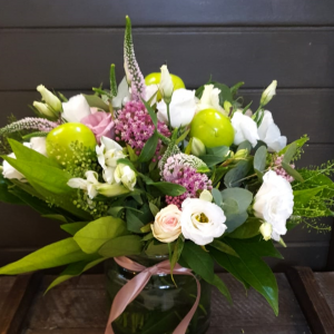 זר חג לבן ורוד