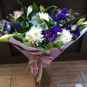 זר גבוה לבן סגול