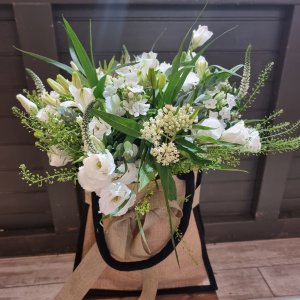 זר לבן בתיק יוטה