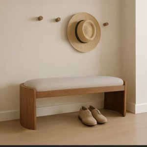 ספסל עץ מרופד