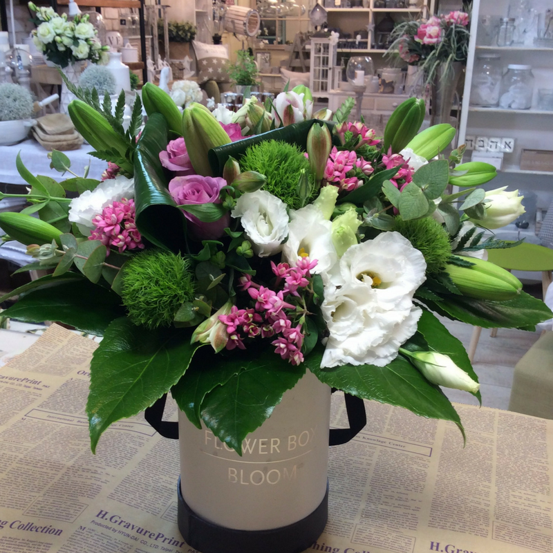 בוקה ורוד לבן בפלאוור בוקס