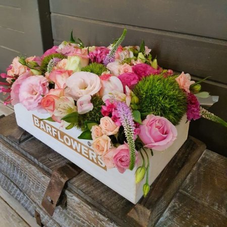 סידור פרחי קיץ בתיבה