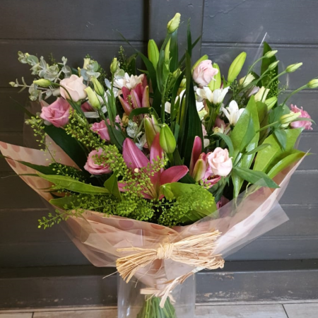 זר גבוה לבן ורוד