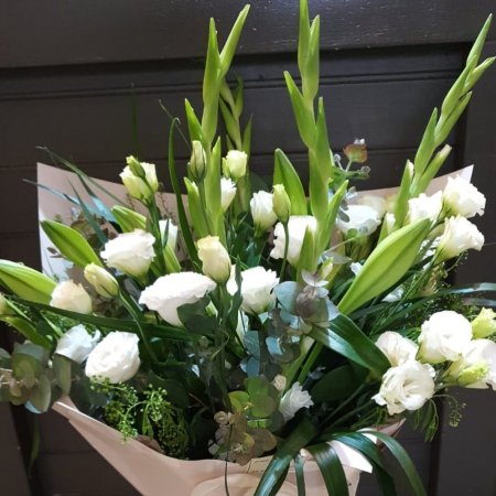 זר גבוה לבן