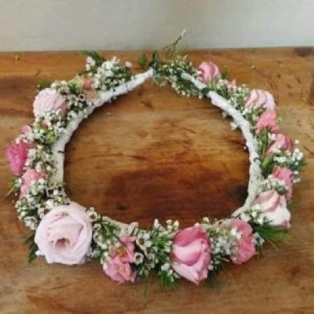 כתר פרחים ורוד בהיר