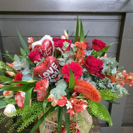 זר אדום בשק יוטה