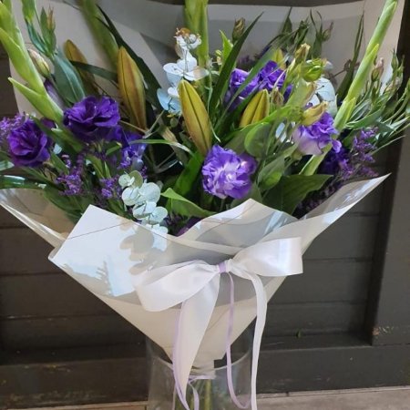 זר לבן סגול גבוה