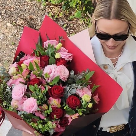 חיבוק אין סופי באדום וורוד