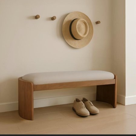 ספסל עץ מרופד